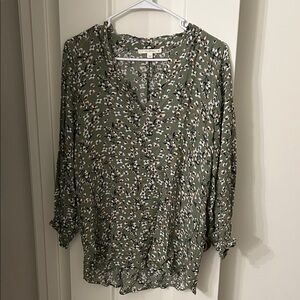 Fun 2 Fun Women's Green Patterned Top Size medium